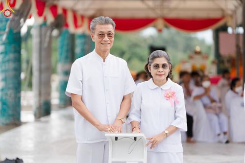 ภาพ No.158164:พิธีทอดผ้าป่า ติดตั้งแผ่นสิริฉะทะนะรัสมี(หลังคา) อาคาร 80 ปี หลวงพ่อธัมมชโย วันอาทิตย์ที่ 22 กันยายน พ.ศ. 2567 ณ ศูนย์ปฏิบัติธรรมวิหารแดง อ.วิหารแดง จ.สระบุรี