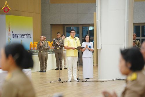 ภาพ No.209005:พระบาทสมเด็จพระเจ้าอยู่หัว ทรงมีพระราชศรัทธาทรงพระกรุณาโปรดเกล้าฯ ให้บำเพ็ญพระราชกุศลถวายภัตตาหารพระราชทาน การสอบบาลีสนามหลวง ณ วัดพระธรรมกาย ย อ.คลองหลวง จ.ปทุมธานี วันที่ 23-24 กุมภาพันธ์ พ.ศ. 2568