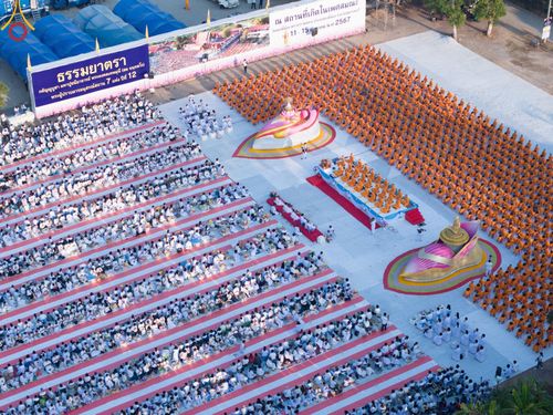 ภาพ No.112753:พิธีตักบาตรพระธรรมยาตราฯ ณ วัดสองพี่น้อง จ.สุพรรณบุรี วันที่ 15 มกราคม พ.ศ. 2567