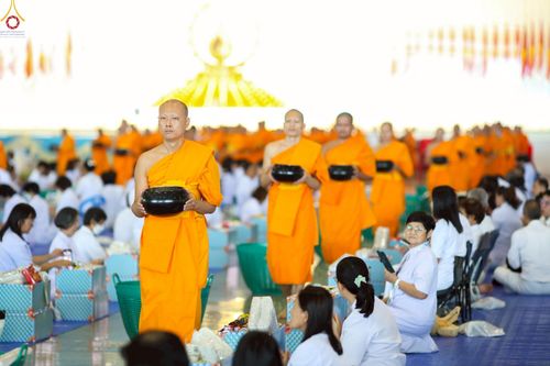 ภาพ No.240450:วันพุธที่ 27 สิงหาคม พ.ศ. 2568 พิธีตักบาตร ในวันธรรมชัย ณ วัดพระธรรมกาย จ.ปทุมธานี