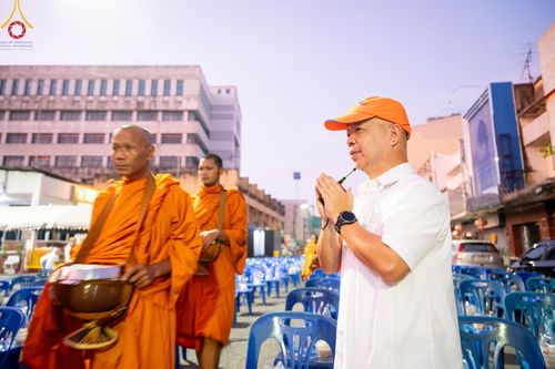 ภาพ No.151683:V.55 ทีมใหญ่ที่หาดใหญ่ เจ้าหน้าที่ทุกสถานะ หลายสัญชาติ ร่วมกันจัดงานตักบาตรที่หาดใหญ่ วันที่ 10-11 สิงหาคม พ.ศ. 2567