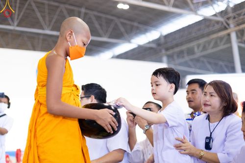 ภาพ No.124477:พิธีตักบาตรในวันมาฆบูชา ณ บ้านแก้วเรือนทองคุณยายฯ วัดพระธรรมกาย จ.ปทุมธานี วันเสาร์ที่ 24 กุมภาพันธ์ พ.ศ. 2567