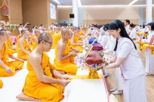 ภาพ No.138853:พิธีถวายกองทุนสนับสนุน การสร้างพระไตรปิฎกฉบับธรรมชัย และอนุรักษ์คัมภีร์ใบลาน น้อมบูชาธรรมหลวงพ่อธัมมชโย 80 ปี ณ ห้องแก้วสารพัดนึก 2 วัดพระธรรมกาย วันเสาร์ที่ 1 มิถุนายน พศ. 2567