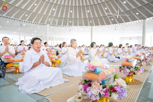 ภาพ No.143234:พิธีถวายภัตตาหารเพื่อเป็นกำลังแห่งการเข้าถึงธรรม ของพระภิกษุสามเณร วัดพระธรรมกาย วันเสาร์ที่ 6 กรกฏาคม พ.ศ. 2567 ณ หอฉันคุณยายอาจารย์ วัดพระธรรมกาย จ.ปทุมธานี