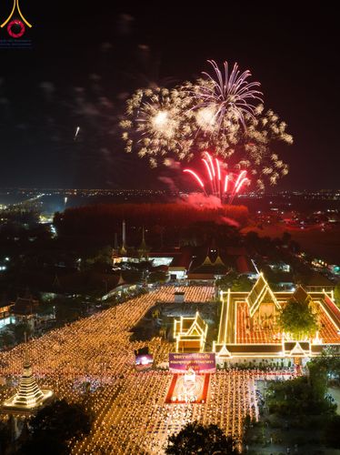 ภาพ No.112223:พิธีจุดประทีปถวายเป็นพุทธบูชา และบูชาธรรมมหาปูชนียาจารย์ พระมงคลเทพมุนี(สด จนฺทสโร) ในโครงการธรรมยาตรา กตัญญูบูชา มหาปูชนียาจารย์ พระมงคลเทพมุนี(สด จนฺทสโร) พระผู้ปราบมาร อนุสรณ์สถาน 7 แห่ง ปีที่ 12 วันที่ 14 มกราคม พ.ศ. 2567 ณ วัดสองพี่น้อง อ.สองพี่น้อง