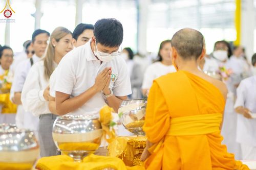 ภาพ No.123786:พิธีถวายโคมมาฆประทีป น้อมถวายเป็นพุทธบูชา แด่คณะพระภิกษุ สามเณร  ณ วัดพระธรรมกาย จ.ปทุมธานี วันเสาร์ที่ 17 กุมภาพันธ์ พ.ศ. 2567