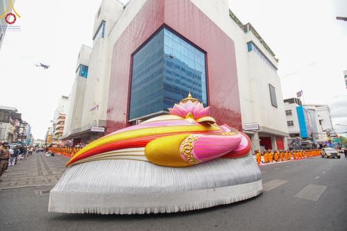 ภาพ No.128537:พิธีอัญเชิญพระบรมสารีริกธาตุ " ใจกลางเมืองนครหาดใหญ่ " เพื่อประดิษฐาน ณ มหารัตนเจดีย์สิริปทุมสวรรค์ (เจดีย์อริยพุทธะ 5 พระองค์) ศูนย์ปฏิบัติธรรมภาคใต้ อ.บางกล่ำ จ.สงขลา  วันที่ 9 มีนาคม พ.ศ. 2567 (ชุดที่ 2)