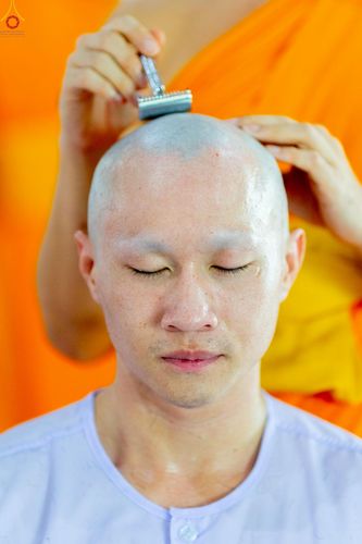 ภาพ No.228569:วันเสาร์ที่ 7 มิถุนายน พ.ศ. 2568 พิธีปลงผมโครงการอุปสมบทหมู่ธรรมทายาท ระดับอุดมศึกษา รุ่นที่ 52 ภาคฤดูฝน ณ วิหารคด 9 วัดพระธรรมกาย