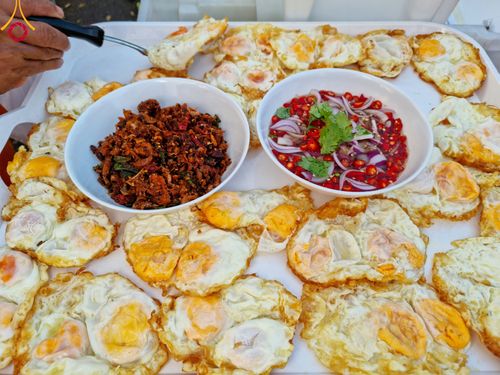 ภาพ No.111057:พิธีถวายภัตตาหารเป็นสังฆทาน แด่คณะพระธรรมยาตราฯ ในโครงการธรรมยาตรา กตัญญูบูชา มหาปูชนียาจารย์ พระมงคลเทพมุนี(สด จนฺทสโร) พระผู้ปราบมาร อนุสรณ์สถาน 7 แห่ง ปีที่ 12 วันที่ 13 มกราคม พ.ศ. 2567 ณ อนุสรณ์สถานมหาวิหารพระมงคลเทพมุนี  (โลตัสแลนด์) อ.สองพี่น้อง จ