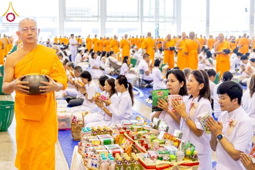 ภาพ No.223393:วันวิสาขบูชา วันอาทิตย์ที่ 11 พฤษภาคม พ.ศ. 2568 พิธีตักบาตร และปฎิบัติธรรม ณ สภาธรรมกายสากล วัดพระธรรมกาย