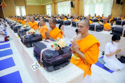 ภาพ No.89809:พิธีวางแผ่นจารึกชื่อ เพื่อนำไปประดิษฐานไว้ในฐานองค์พระประธาน เนื่องในโอกาสครบรอบ 10 ปี ศูนย์ปฏิบัติธรรมนครราชสีมา วันอาทิตย์ที่ 24 กันยายน พ.ศ. 2566