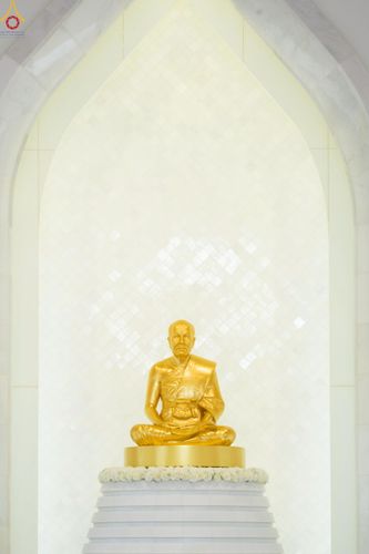 ภาพ No.239445:วันอาทิตย์ที่ 17 สิงหาคม พ.ศ. 2568 พิธีกดปุ่มอัญเชิญรูปเหมือน พระมงคลเทพมุนี (สด จันทสโร)  ณ มหาวิหารแก้วพระมงคลเทพมุนี  ศูนย์ปฏิบัติธรรมแก้วเมืองเลย