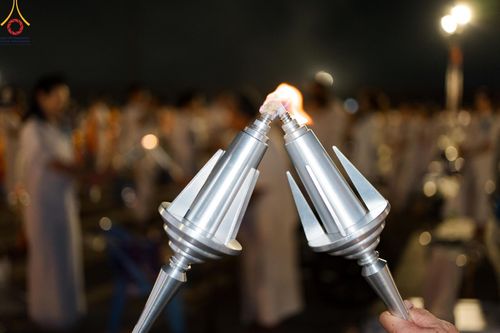 ภาพ No.160634:พิธีจุดประทีป 20,000 ดวง บูชาพระมหาธรรมกายเจดีย์ และบูชาพระมงคลเทพมุนี (สด จนฺทสโร) พระผู้ปราบมาร ณ ลานธรรม พระมหาธรรมกายเจดีย์ วัดพระธรรมกาย จ.ปทุมธานี วันที่ 10 ตุลาคม พ.ศ. 2567