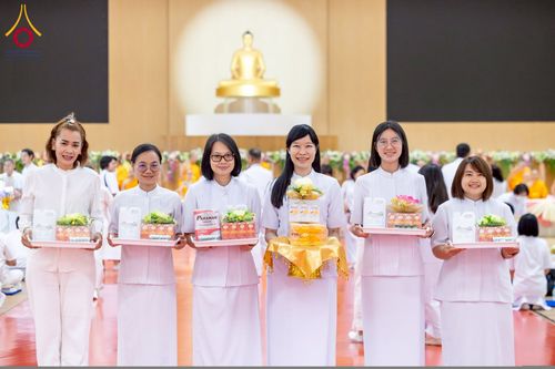 ภาพ No.239620:วันอาทิตย์ที่ 17 สิงหาคม พ.ศ. 2568 พิธีถวายคิลานเภสัช และอุปกรณ์ทางการแพทย์ แด่คณะสงฆ์ เนื่องในวันธรรมชัย ณ ห้องแก้วสารพัดนึก 2 สภาธรรมกายสากล วัดพระธรรมกาย