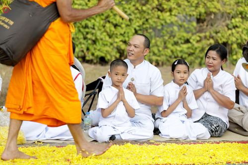 ภาพ No.287475:วันที่ 3 มกราคม พ.ศ. 2569 พิธีต้อนรับพระธรรมยาตรา ในโครงการธรรมยาตรา กตัญญูบูชา มหาปูชนียาจารย์ พระมงคลเทพมุนี(สด จนฺทสโร) พระผู้ปราบมาร อนุสรณ์สถาน 7 แห่ง ปีที่ 14 ณ อนุสรณ์สถานมหาวิหารพระมงคลเทพมุนี (โลตัสแลนด์) อ.สองพี่น้อง จ.สุพรรณบุรี
