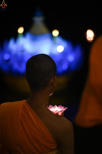 ภาพ No.301370:วันที่ 22 มกราคม พ.ศ. 2569 พิธีลอยประทีปธรรมถวายเป็นพุทธบูชา และบูชาธรรมมหาปูชนียาจารย์  ณ อนุสรณ์สถานลำดับที่ 5 สถานที่เผยแผ่วิชชาธรรมกายครั้งแรก อนุสรณ์สถานบางปลา วัดบางปลา อำเภอบางเลน จังหวัดนครปฐม ในโครงการธรรมยาตรา กตัญญูบูชา มหาปูชนียาจารย์ พระมงคล