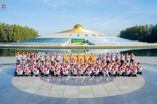 ภาพ No.295951:ภาพเบื้องหลังอาสาสมัครรวมใจ ชุดที่ 1 ในโครงการธรรมยาตรา กตัญญูบูชา มหาปูชนียาจารย์ พระมงคลเทพมุนี(สด จนฺทสโร) พระผู้ปราบมาร อนุสรณ์สถาน 7 แห่ง ปีที่ 14