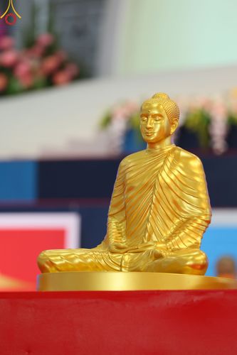 ภาพ No.78914:พิธีตักบาตร ข้าวสารอาหารแห้ง พิธีบูชาข้าวพระ ในวันอาทิตย์ต้นเดือนที่ 2 เมษายน พ.ศ. 2566