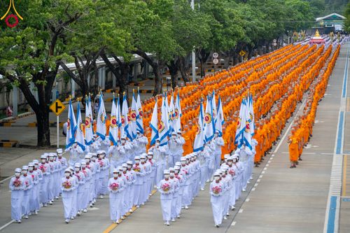ภาพ No.89139:พิธีอัญเชิญรูปหล่อทองคำ  คุณยายอาจารย์มหารัตนอุบาสิกาจันทร์ ขนนกยูง เพื่อประดิษฐาน ณ มหาวิหารคุณยายอาจารย์ฯ เนื่องในวันครูผู้ค้นพบวิชชาธรรมกาย วันศุกร์ที่ 29 กันยายน พ.ศ. 2566
