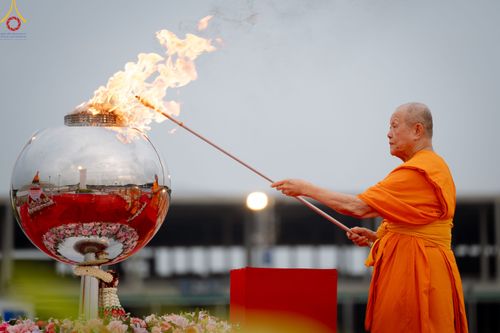 ภาพ No.90126:พิธีปลูกทรัพย์บานชื่น  เนื่องใน 139 ปี วันคล้ายวันเกิดด้วยรูปกายเนื้อ พระมงคลเทพมุนี (สด จนฺทสโร) พระผู้ปราบมาร วันอังคารที่ 10 ตุลาคม พ.ศ. 2566 ณ วัดพระธรรมกาย จ.ปทุมธานี