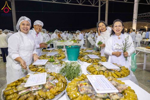 ภาพ No.302972:วันที่ 26 มกราคม พ.ศ. 2569 พิธีถวายภัตตาหารเป็นสังฆทาน แด่พระธรรมยาตรา ณ วัดพระธรรมกาย  จังหวัดปทุมธานี ในโครงการธรรมยาตรา กตัญญูบูชา มหาปูชนียาจารย์ พระมงคลเทพมุนี(สด จนฺทสโร) พระผู้ปราบมาร อนุสรณ์สถาน 7 แห่ง ปีที่ 14