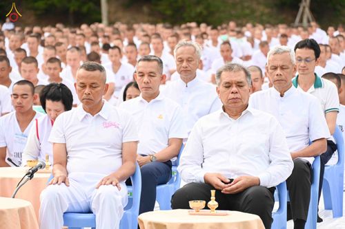 ภาพ No.340966:วันที่ 26 กรกฎาคม พ.ศ. 2569 โครงการพัฒนาคุณธรรม จริยธรรม สำหรับนักเรียนนายสิบตำรวจ (นสต.) รุ่นที่ 17 ศูนย์ฝึกอบรมตำรวจภูธรภาค 1 ได้จัดกิจกรรม ตักบาตรเพื่อน้อมอุทิศถวายเพื่อเป็นพระราชกุศลฯ  และปฏิบัติธรรม ติวธรรมมะ ณ ศูนย์ปฏิบัติธรรมเวิล์ดพีช วัลเล่ย์ (Wo
