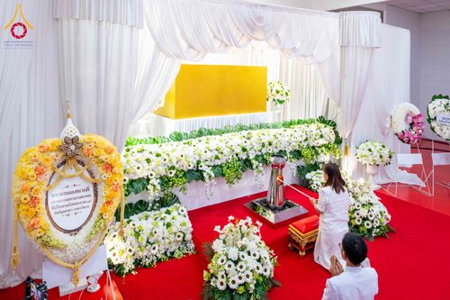 ภาพ No.314437:วันพฤหัสบดีที่ 19 มีนาคม พ.ศ. 2569 พิธีบำเพ็ญกุศล คุณพ่อณรงค์ จินตมากุล โยมบิดา พระครูปลัดรัตนวีรวัฒน์ (รังสฤษดิ์ อิทฺธิจินตโก) ที่ปรึกษาเจ้าคณะจังหวัดปทุมธานี เจ้าอาวาสวัดพระธรรมกาย  ณ ห้องปลูกศรัทธา 2 วัดพระธรรมกาย ปทุมธานี