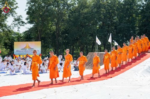 ภาพ No.285814:วันพุธที่ 10 ธันวาคม พ.ศ.2568  พิธีตอกเสาเข็มมงคลต้นสุดท้าย รองรับองค์พระเจดีย์เพื่อสร้างสันติภาพโลก ณ ศูนย์ปฏิบัติธรรมและศูนย์อบรมเยาวชน ชัยนาท