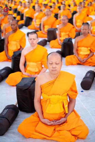 ภาพ No.294588:วันอาทิตย์ที่ 14 ธันวาคม พ.ศ.2568 พระธรรมยาตราปฏิบัติธรรมและถ่ายภาพหมู่ประวัติศาสตร์ ณ วัดสองพี่น้อง ต.ต้นตาล อ.สองพี่น้อง จ.สุพรรณบุรี ในโครงการธรรมยาตรา กตัญญูบูชา มหาปูชนียาจารย์ พระมงคลเทพมุนี(สด จนฺทสโร) พระผู้ปราบมาร อนุสรณ์สถาน 7 แห่ง ปีที่ 14