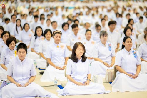ภาพ No.345543:วันพฤหัสบดีที่ 27 สิงหาคม พ.ศ.2569 พิธีภาคสาย ปฏิบัติธรรมร่วมกัน เนื่องในวันธรรมชัย ณ สภาธรรมกายสากล วัดพระธรรมกาย