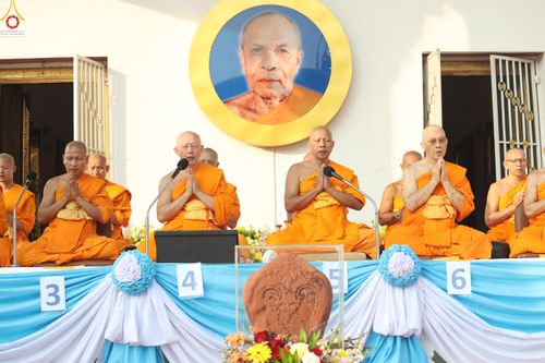 ภาพ No.297583:วันที่ 18 มกราคม พ.ศ. 2569 พิธีตักบาตรพระธรรมยาตรา ณ วัดโบสถ์บน ต.บางคูเวียง จ.นนทบุรี อนุสรณ์สถานลำดับที่ 4 สถานที่เกิดด้วยกายธรรม ในโครงการธรรมยาตรา กตัญญูบูชา มหาปูชนียาจารย์ พระมงคลเทพมุนี(สด จนฺทสโร) พระผู้ปราบมาร อนุสรณ์สถาน 7 แห่ง ปีที่ 14