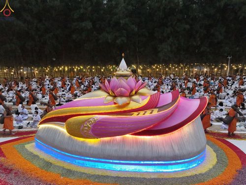 ภาพ No.69116:พิธีต้อนรับพระธรรมยาตรา ในโครงการธรรมยาตรากตัญญูบูชา มหาปูชนียาจารย์ พระมงคลเทพมุนี(สด จนฺทสโร) พระผู้ปราบมาร อนุสรณ์สถาน 7 แห่ง ปีที่ 11 วันที่ 3 มกราคม พ.ศ. 2566 ณ อนุสรณ์สถานมหาวิหารพระมงคลเทพมุนี จ.สุพรรณบุรี