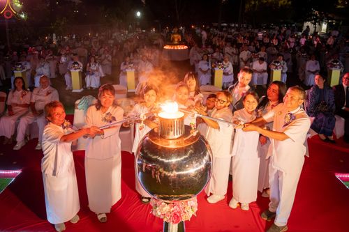 ภาพ No.332833:วันอาทิตย์ที่ 31 พฤษภาคม พ.ศ. 2569 วันวิสาขบูชา ณ วัดพระธรรมกายแคลิฟอร์เนีย  ประเทศสหรัฐอเมริกา