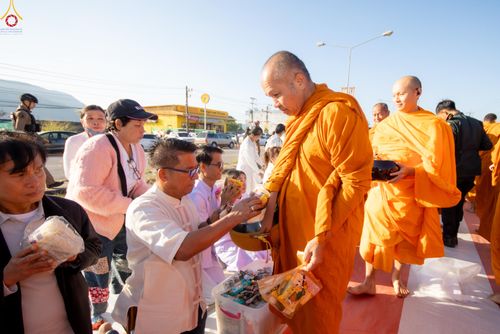 ภาพ No.281435:วันเสาร์ที่ 27 ธันวาคม พ.ศ.2568 พิธีตักบาตรพระ ๑,๐๐๐ รูป   เพื่อความเป็นสิริมงคลแก่ชีวิตและแผ่นดินไทย  มหากุศลครั้งยิ่งใหญ่แห่งปี ส่งท้ายปีเก่า ต้อนรับปีใหม่  ณ ถนนหน้าที่ว่าการอำเภอภูเรือ จังหวัดเลย