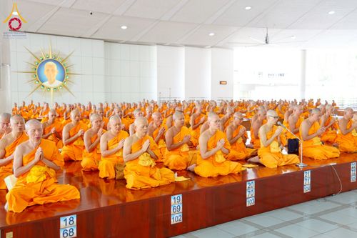 ภาพ No.271121:วันพุธที่ 20 พฤศจิกายน พ.ศ.2568 (วันพระ แรม 15 ค่ำ เดือน 12) พิธีบุพเปตพลี ครั้งที่ 173 ร่วมอุทิศบุญแด่หมู่ญาติที่ล่วงลับไปแล้ว และสืบทอดอายุพระพุทธศาสนา ณ หอฉันคุณยายอาจารย์ฯ วัดพระธรรมกาย