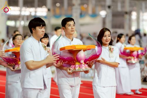 ภาพ No.215400:วันอาทิตย์ต้นเดือนที่ 6 เมษายน พ.ศ. 2568 ขบวนอัญเชิญผ้าป่าสมทบ มหาสังฆทาน 40,000 กว่าวัดทั่วประเทศ ณ สภาธรรมกายสากล วัดพระธรรมกาย