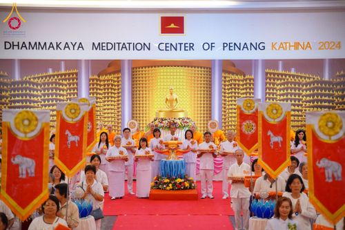 ภาพ No.173871:พิธีทอดกฐิน วัดภาวนาปีนัง ประเทศมาเลเซีย วันที่ 31 ตุลาคม พ.ศ. 2567