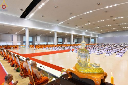 ภาพ No.146101:วันมหารำลึก ครั้งที่ 34 พิธีร่วมรำลึกถึงนักสร้างบารมีที่ล่วงลับไปแล้ว , พิธีสวดพระพุทธมนต์ ณ ห้องแก้วสารพัดนึก 1 วัดพระธรรมกาย วันเสาร์ที่ 27 กรกฎาคม พ.ศ. 2567