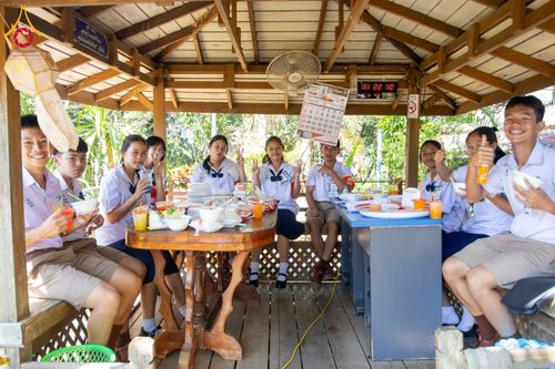 ภาพ No.184185:กิจกรรมวันรวมพลังเด็กดี V-Star จังหวัดตาก ประจำปี 2567  วันที่ 6 ธันวาคม พ.ศ. 2567 ณ วัดดอนเจดีย์ อ.พบพระ จ.ตาก