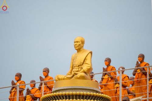 ภาพ No.119001:คณะพุทธบุตรธรรมยาตราร่วมปฏิบัติธรรม และถ่ายภาพหมู่ประวัติศาสตร์ ในโครงการธรรมยาตราฯ ปีที่ 12  วันที่ 25 มกราคม พ.ศ. 2567  ณ อาคารธรรมยาตรา กตัญญูบูชามหาปูชนียาจารย์  ตรงข้ามวัดปากน้ำภาษีเจริญ จ.กรุงเทพมหานคร