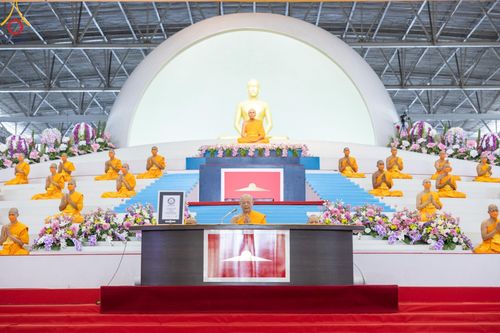 ภาพ No.124571:พิธีถวายรางวัล Guinness World Records "สถิตินั่งสมาธิและร่วมลงชื่อเพื่อสร้างสันติภาพโลก ด้วยจำนวนคนที่มากที่สุดในโลก" ณ สภาธรรมกายสากล วัดพระธรรมกาย วันมาฆบูชา เสาร์ที่ 24 กุมภาพันธ์ พ.ศ. 2567