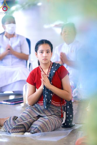 ภาพ No.99738:พิธีปฏิบัติธรรมและพิธีบูชาข้าวพระ ในวันอาทิตย์ต้นเดือนที่ 3 ธันวาคม พ.ศ. 2566 ณ สภาธรรมกายสากล วัดพระธรรมกาย จ.ปทุมธานี