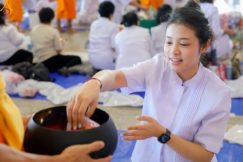 ภาพ No.86850:พิธีตักบาตร , พิธีบูชาข้าวพระ , พิธีจุดเทียนใจ ไฟนิรันดร์ อนันตชัย ในวันอาทิตย์ต้นเดือน 3 กันยายน พ.ศ. 2566 ณ วัดพระธรรมกาย