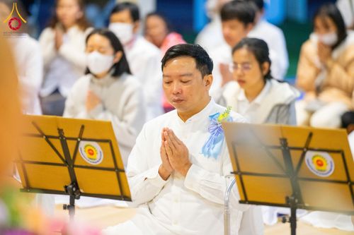 ภาพ No.194914:พิธีถวายภัตตาหารเป็นสังฆทาน แด่พระธรรมยาตรา ณ อนุสรณ์สถานมหาวิหารพระมงคลเทพมุนี (โลตัสแลนด์) อ.สองพี่น้อง จ.สุพรรณบุรี ในโครงการธรรมยาตรา กตัญญูบูชา มหาปูชนียาจารย์ พระมงคลเทพมุนี(สด จนฺทสโร) พระผู้ปราบมาร แห่ง ปีที่ 13 วันที่ 14 มกราคม พ.ศ.2568