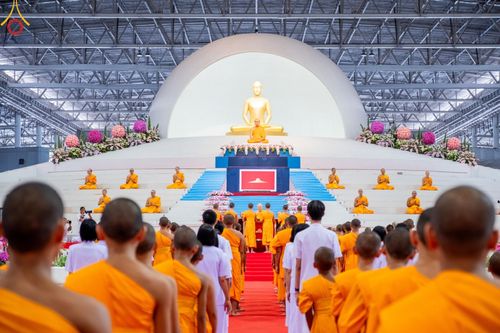 ภาพ No.153207:พิธีมุทิตาสักการะ พระภิกษุ-สามเณร ผู้สอบไล่ได้เปรียญธรรม ประโยค 1-2 ถึงประโยค ป.ธ.9 และบาลีศึกษา ประโยค1-2 ถึง บ.ศ.9 , พิธีมอบดวงแก้วสามเณรผู้ทรงบาลีไวยากรณ์ วัดพระธรรมกาย และ ศูนย์ส่งเสริมศีลธรรมในประเทศและต่างประเทศ วันอาทิตย์ที่ 8 กันยายน พ.ศ.2567