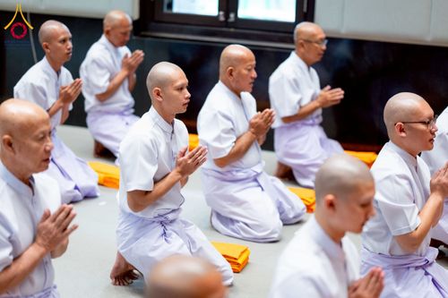 ภาพ No.256200:วันที่ 4 ตุลาคม พ.ศ. 2568 พิธีบรรพชาอุปสมบท  โครงการอุปสมบทหมู่บูชาธรรม 141 ปี  พระมงคลเทพมุนี (สด จนฺทสโร) ณ โบสถ์พระไตรปิฏก วัดพระธรรมกาย จ.ปทุมธานี