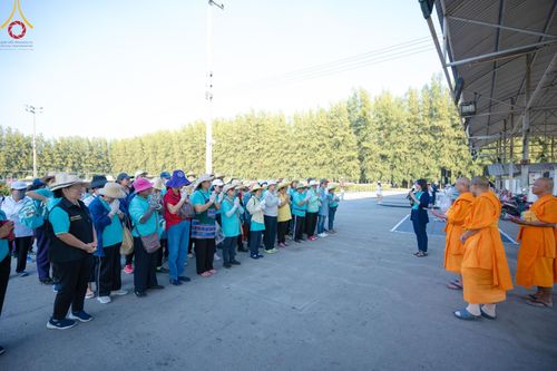 ภาพ No.186305:จิตอาสาอนุรักษ์สิ่งแวดล้อม รับบุญเก็บดอกเบญจทรัพย์ เพื่องานต้อนรับพระธรรมยาตรา ณ "ทุ่งสวรรค์ ตะวันฉาย" วัดพระธรรมกาบ วันที่ 22 ธันวาคม พ.ศ. 2567