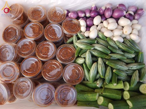 ภาพ No.197941:สาธุชนถวายภัตตาหารเป็นสังฆทาน แด่พระธรรมยาตรา ณ วัดโบสถ์(บน) ตำบลบางคูเวียง อำเภอบางกรวย จังหวัดนนทบุรี ในโครงการธรรมยาตรา กตัญญูบูชา มหาปูชนียาจารย์ พระมงคลเทพมุนี(สด จนฺทสโร) พระผู้ปราบมาร อนุสรณ์สถาน 7 แห่ง ปีที่ 13 วันที่ 19 มกราคม พ.ศ. 2568