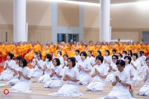 ภาพ No.146036:พิธีเจริญพระพุทธมนต์ ปฏิบัติธรรมเจริญสมาธิภาวนา เพื่อถวายเป็นพระราชกุศล แด่พระบาทสมเด็จพระเจ้าอยู่หัว เนื่องในโอกาสพระราชพิธีมหามงคล เฉลิมพระชนมพรรษา 6 รอบ 28 กรกฎาคม 2567 วันอาทิตย์ที่ 28 กรกฎาคม พ.ศ. 2567  ณ ห้องแก้วสารพัดนึก 2 สภาธรรมกายสากล