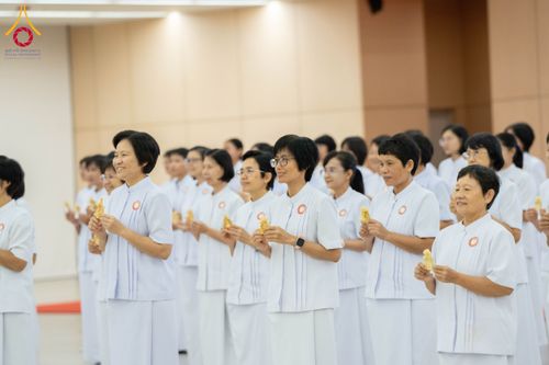 ภาพ No.161679:พิธีรับดวงแก้วนักเรียนบาลี ผู้สมัครสอบในนามวัดพระธรรมกาย วันพุธที่ 2 ตุลาคม พ.ศ. 2567 ณ เทวสภา อาคารร้อยปีคุณยายอาจารย์ฯ วัดพระธรรมกาย จ.ปทุมธานี